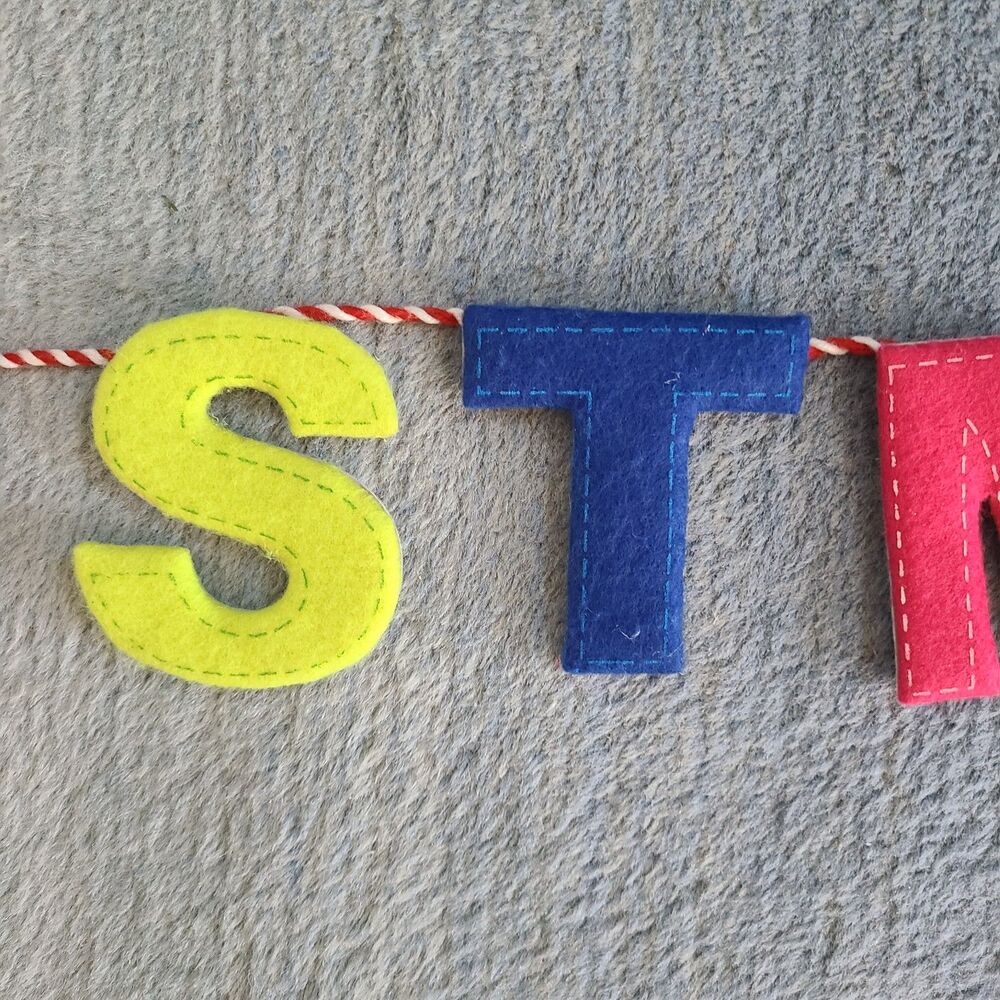 Colorful Felt Merry Christmas Banner Garland On Cord Holiday Decoration - Picture 6 of 9